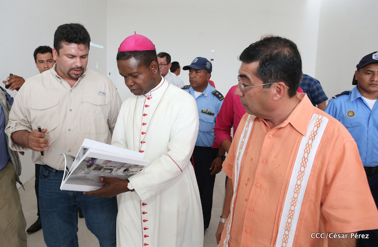 Nuncio Apost&oacute;lico recorre avances de Museo San Juan Pablo II